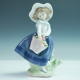 Lladro Porcelain Figurine, Pretty Pickins 5222