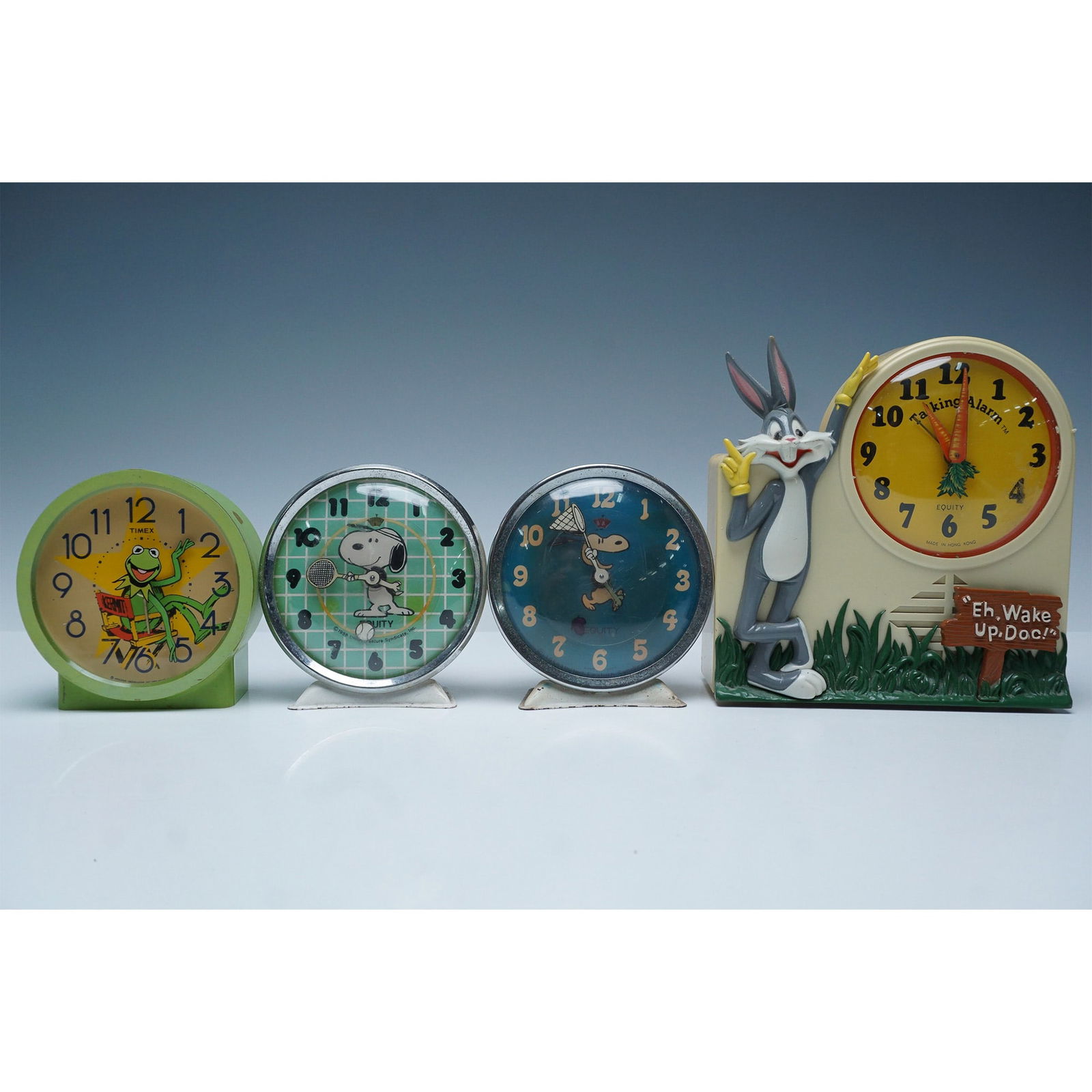 4pc Vintage Character Alarm Clocks ? Kermit, Snoopy, Bugs Bunny (1 of 5)