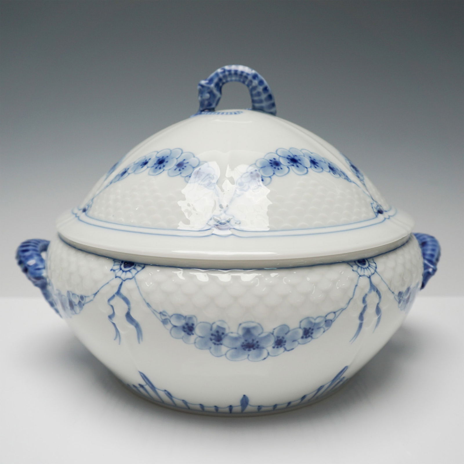 Bing & Grondahl Covered Vegetable Dish, Empire Blue and White (1 of 4)