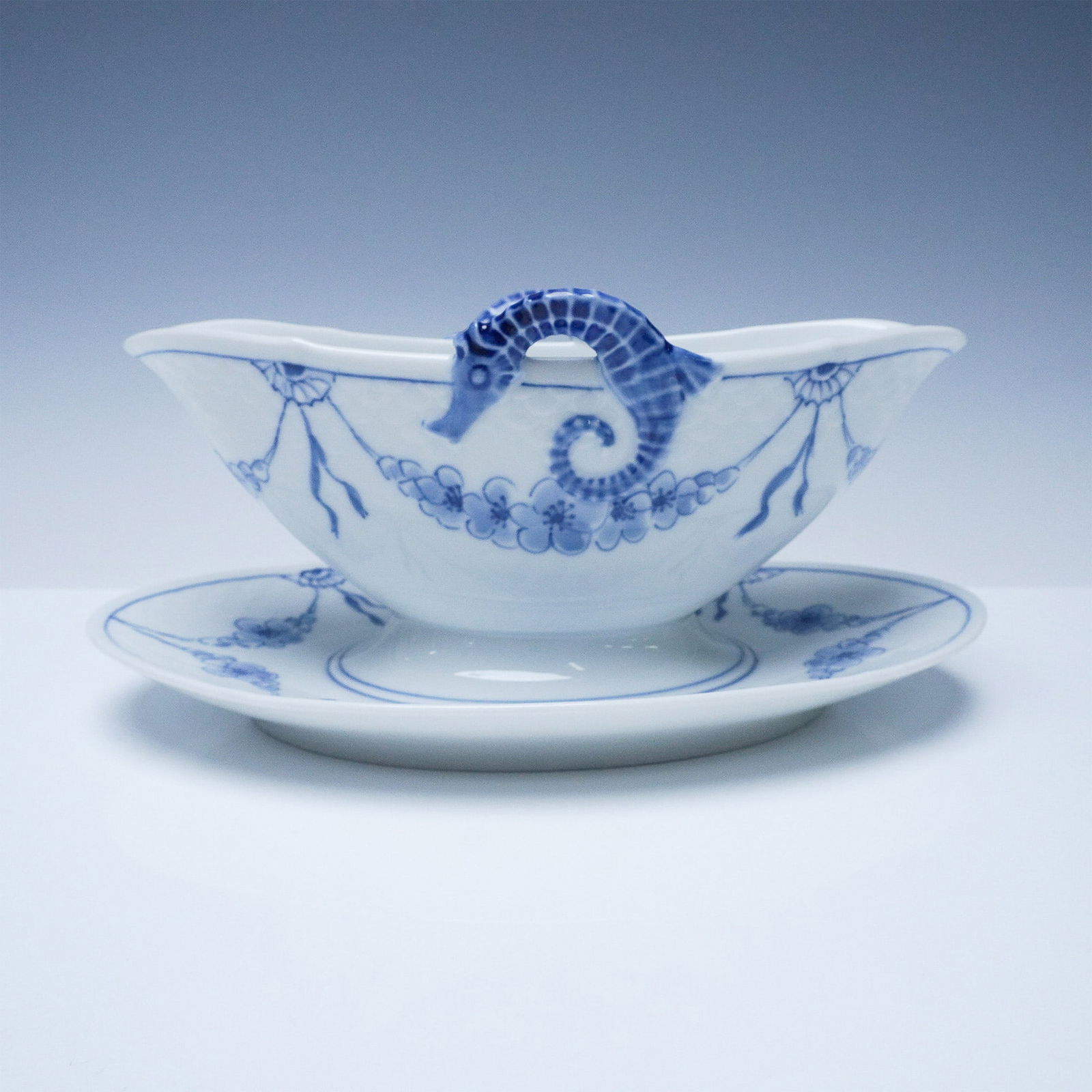 Bing and Grondahl Seahorse Gravy Boat, Empire (1 of 4)