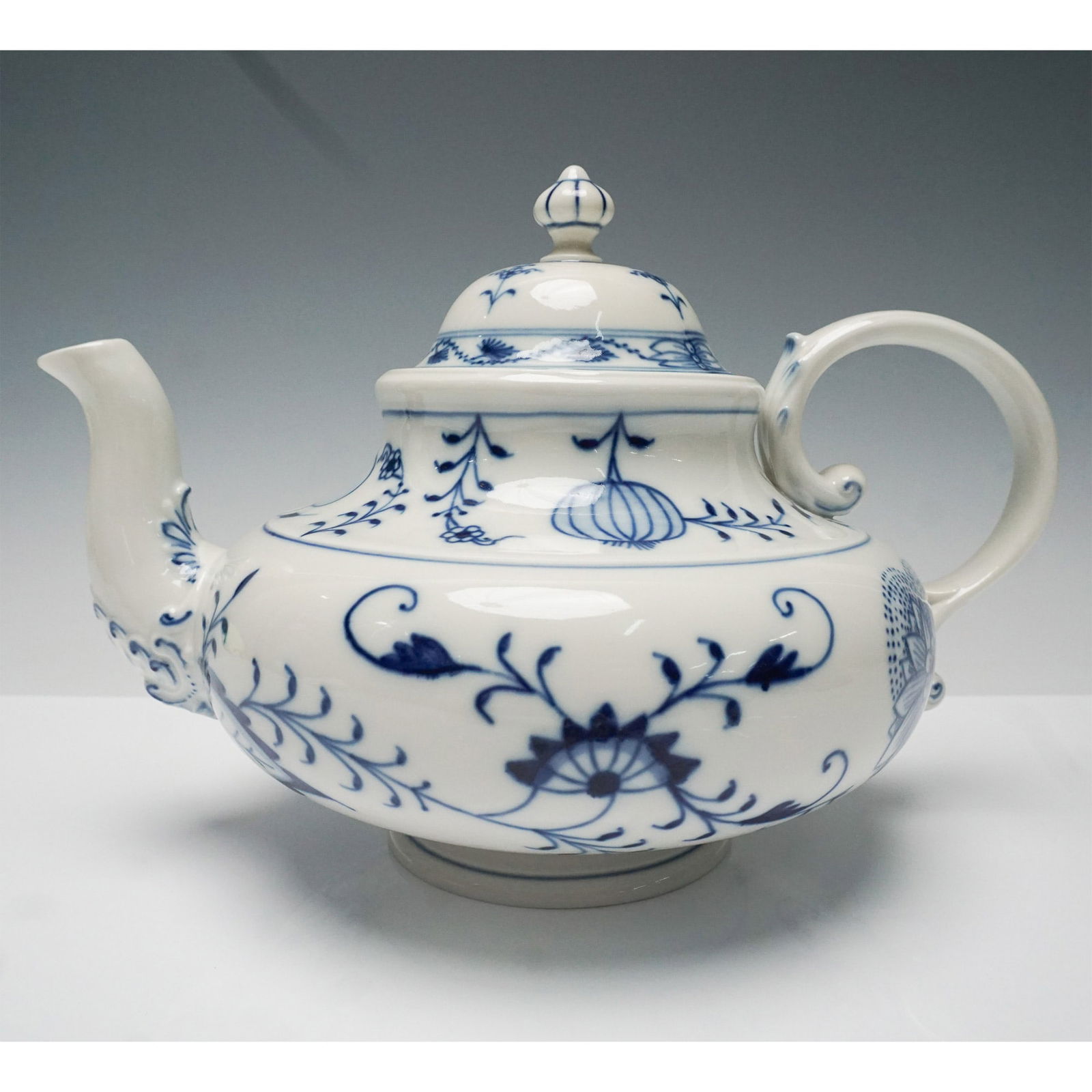 Meissen Blue Onion Teapot (1 of 4)