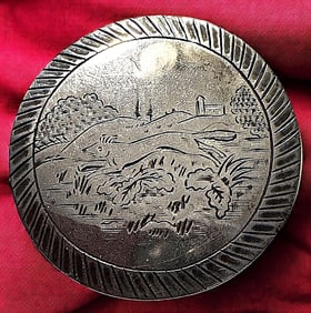 A RARE division one silver hunt button