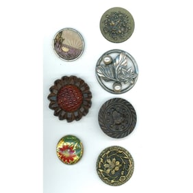 A small card of division 1 & 3 assorted floral buttons