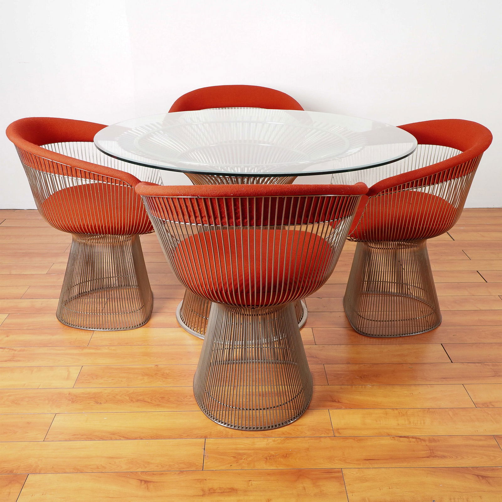 Warren Platner for Knoll, Mid-Century Dining Table & Four Armchairs: Iconic Warren Platner dining set for Knoll, including a glass-top table and four red upholstered matching chairs. Designed in the 1960s, this set exemplifies Platner's signature aesthetic, featuring s