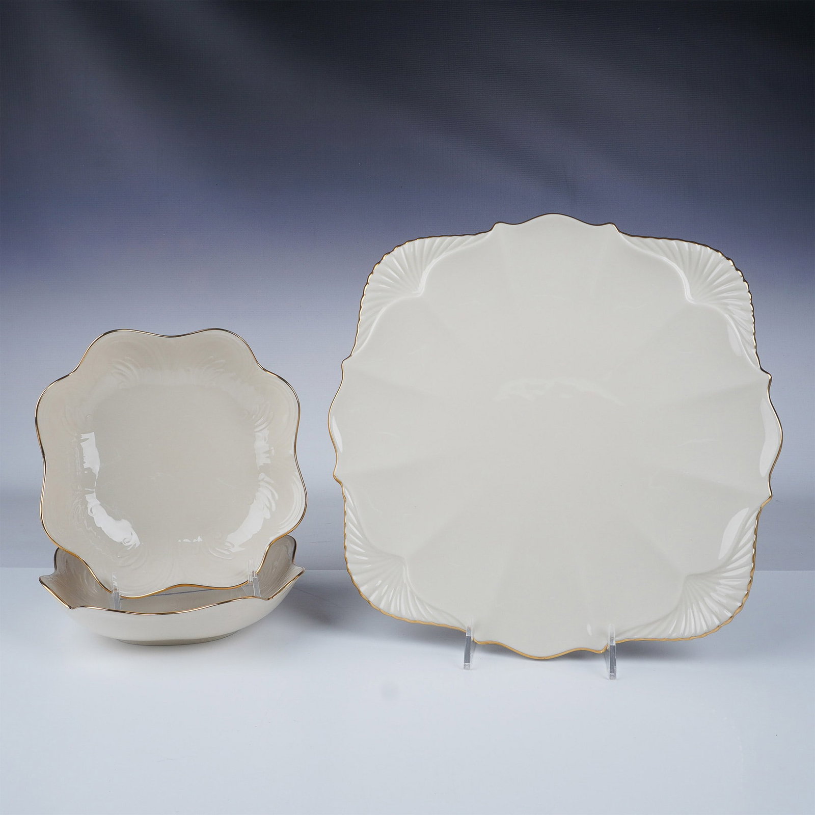 3pc Lenox Serving Dish Set, Cream with Gold Trim: A 3-piece Lenox serving dish set in cream with gold trim. Includes one square serving tray measuring 12.5"L and two scalloped bowls. Each piece features the Lenox backstamp on the base. Made in the US