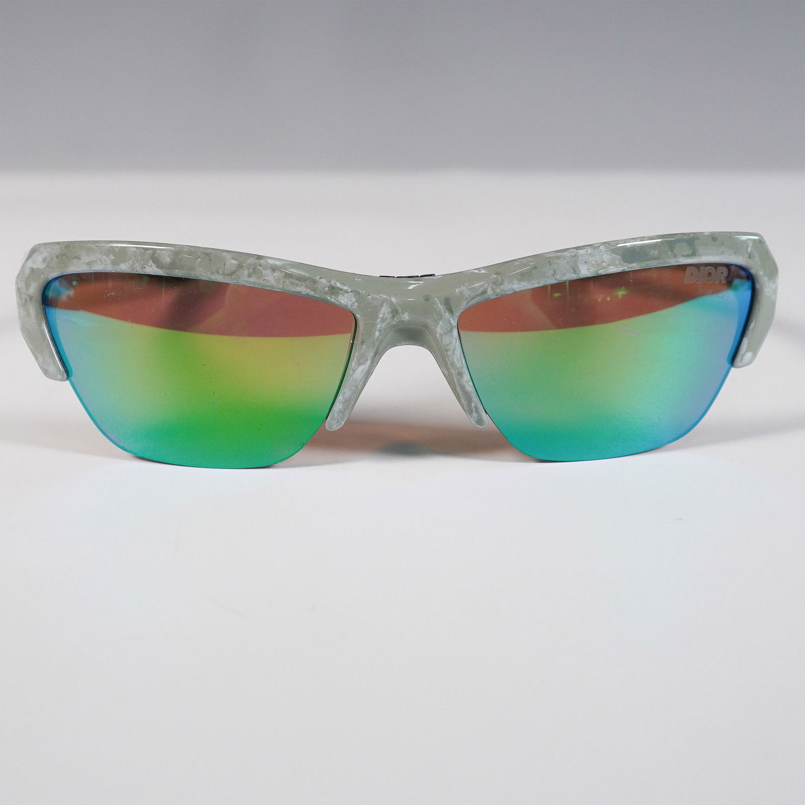 Dior Bay S1U Sunglasses - Marble Gray with Mirrored Lenses: A stylish pair of Dior Bay S1U sunglasses, featuring a unique marbled gray acetate frame with a semi-rimless sport-inspired design. The wraparound silhouette is enhanced by striking mirrored lenses wi