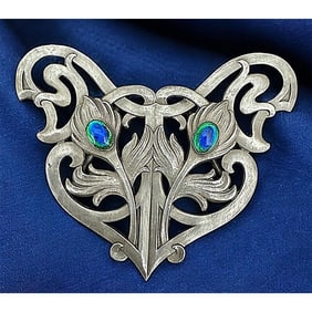 A division one glass set in metal buckle