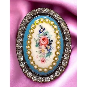 A division one enamel set with a paste border