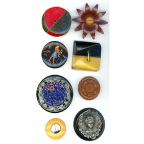 A small card of division three Bakelite Buttons