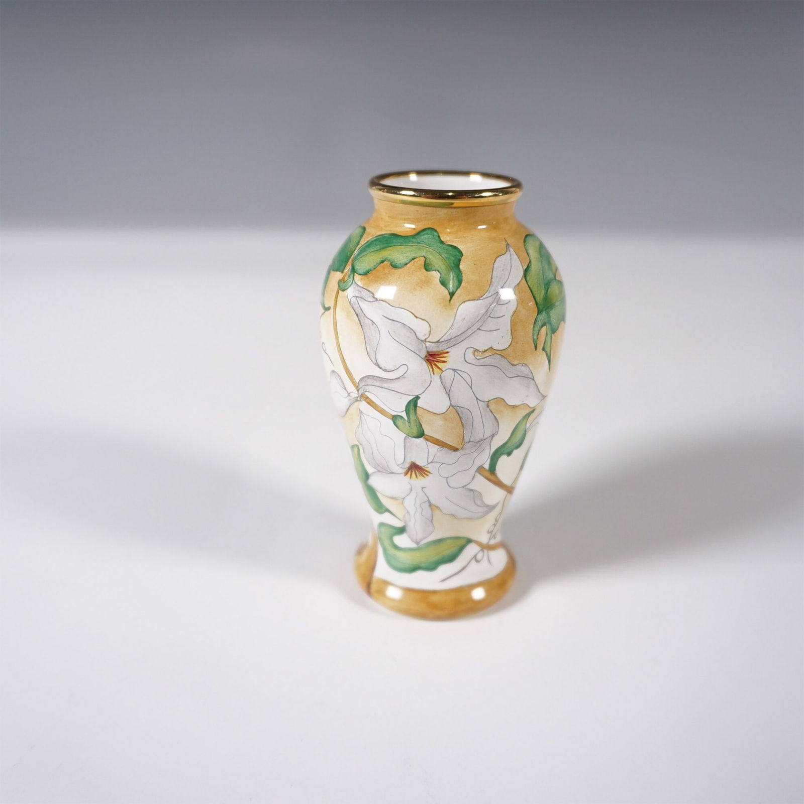 Moorcroft Enamel Lilium White Flora Vase (1 of 4)