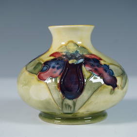 Moorcroft Pottery Small Vase, Iris (1 of 4)