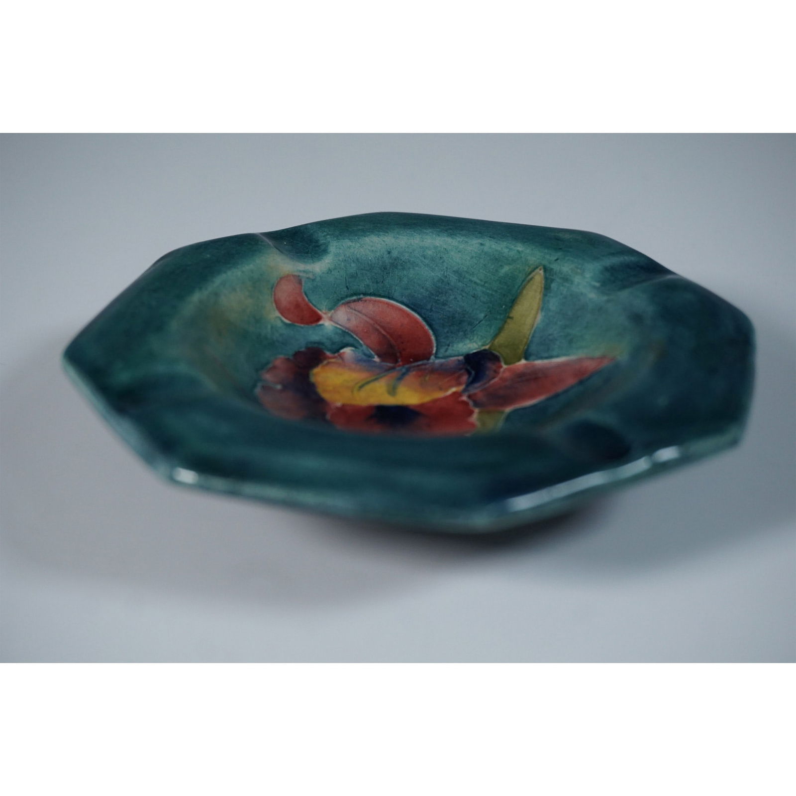 Moorcroft Pottery Ashtray, Iris (1 of 4)