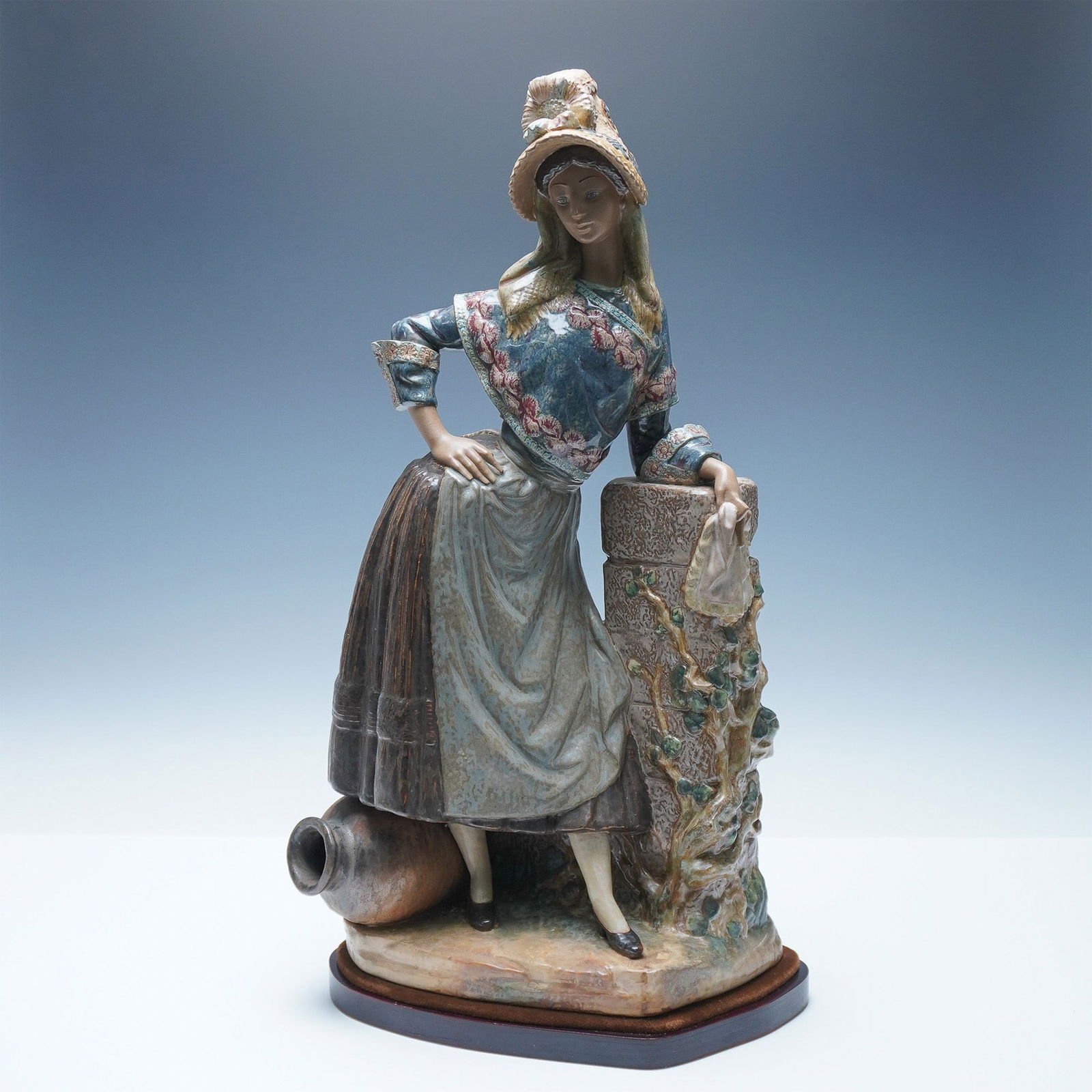 Lladro Porcelain Gres Figurine, Country Lady + Base 01011330 (1 of 6)