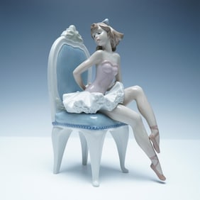 Lladro Dressing for the Ballet Figurine 01005865