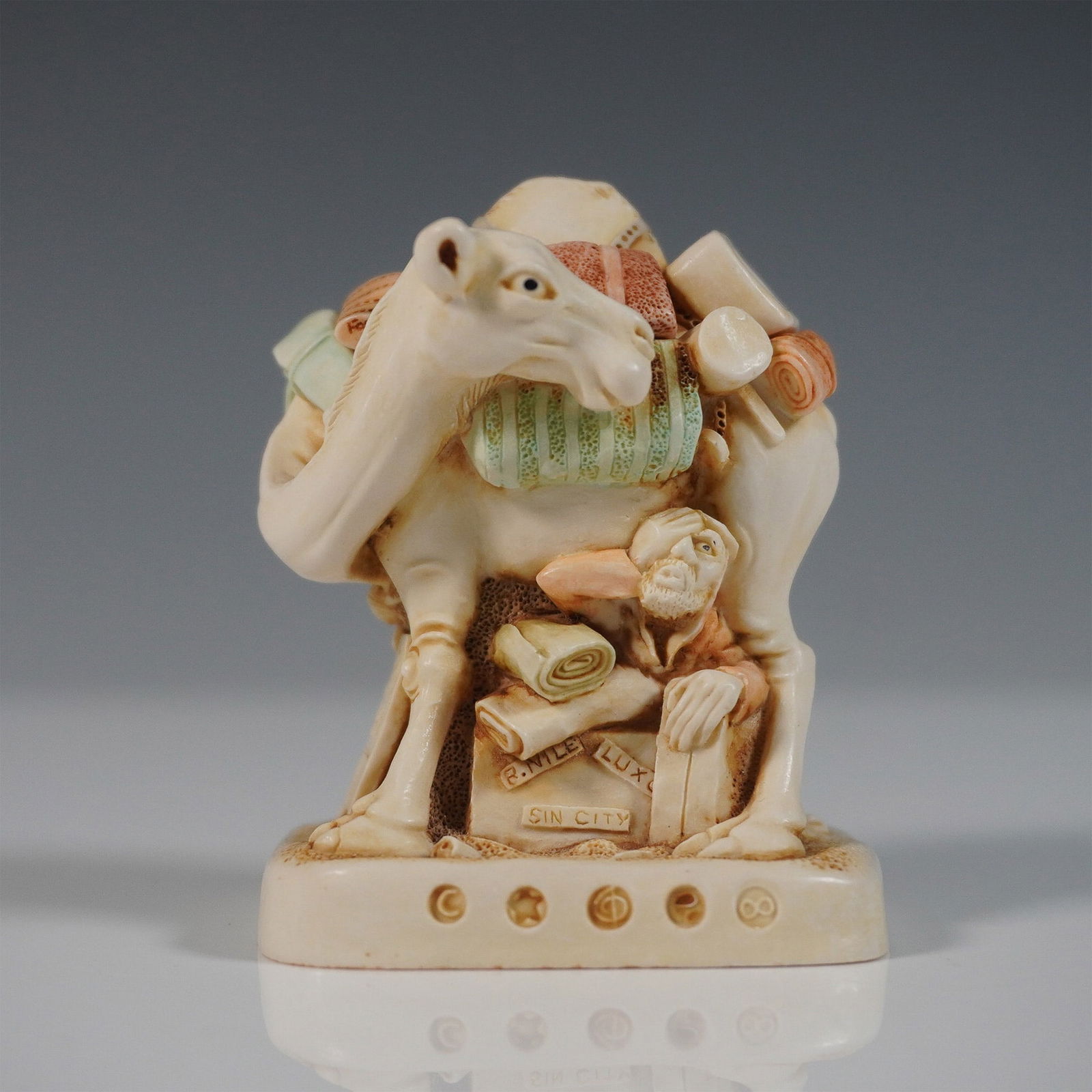 Harmony Kingdom Treasure Jest Box Figurine, Package Tour (1 of 5)