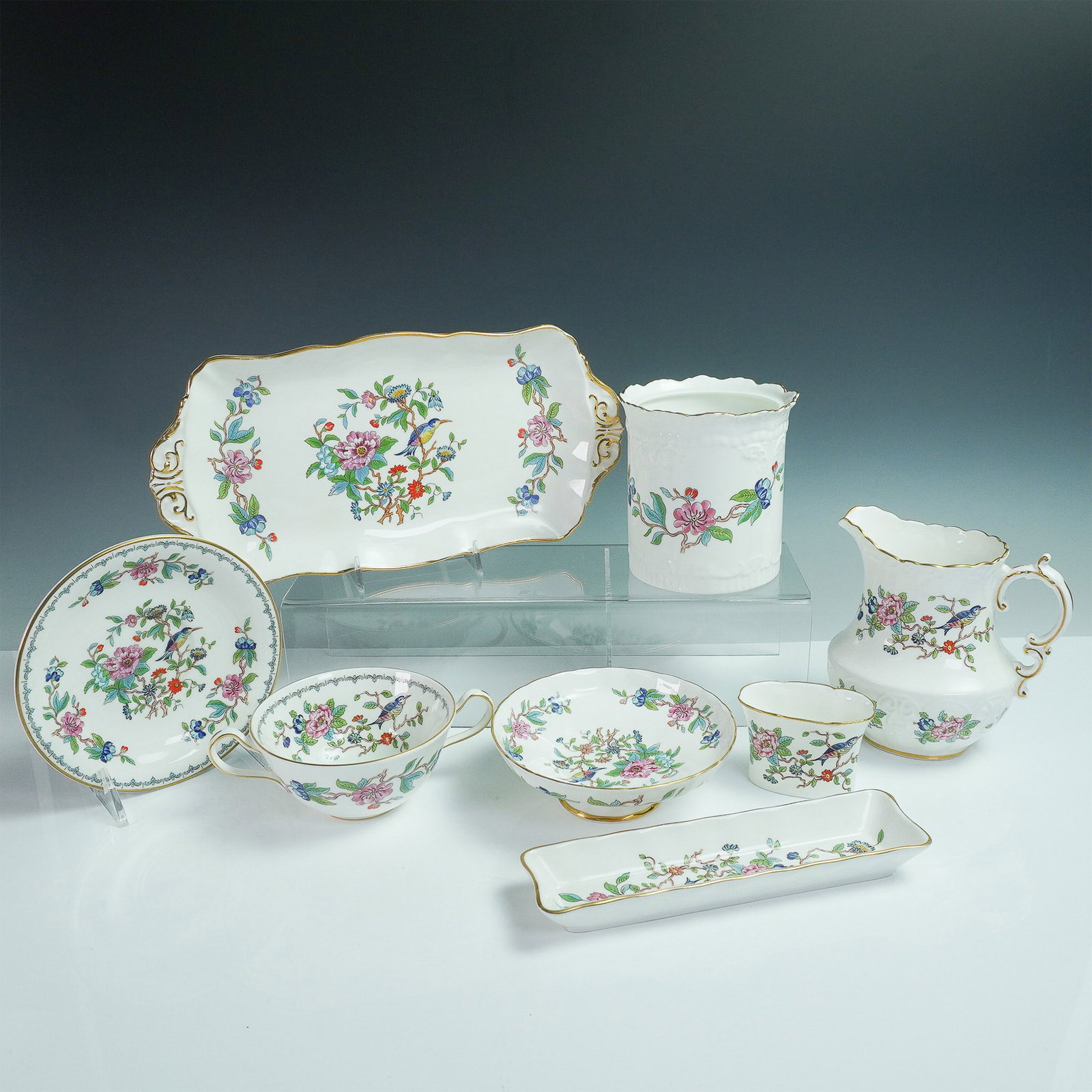 8pc Aynsley Fine China Pembroke Tea and Tableware Set: This Aynsley bone china tea and tableware set features the "Pembroke" pattern, a reproduction of an 18th-century Aynsley design. The set includes a variety of serving and dining pieces adorned with vi