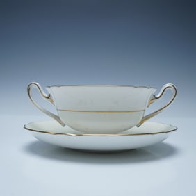 2pc Shelley Bone China Soup Cup and Saucer, Bridal Wreath 13684