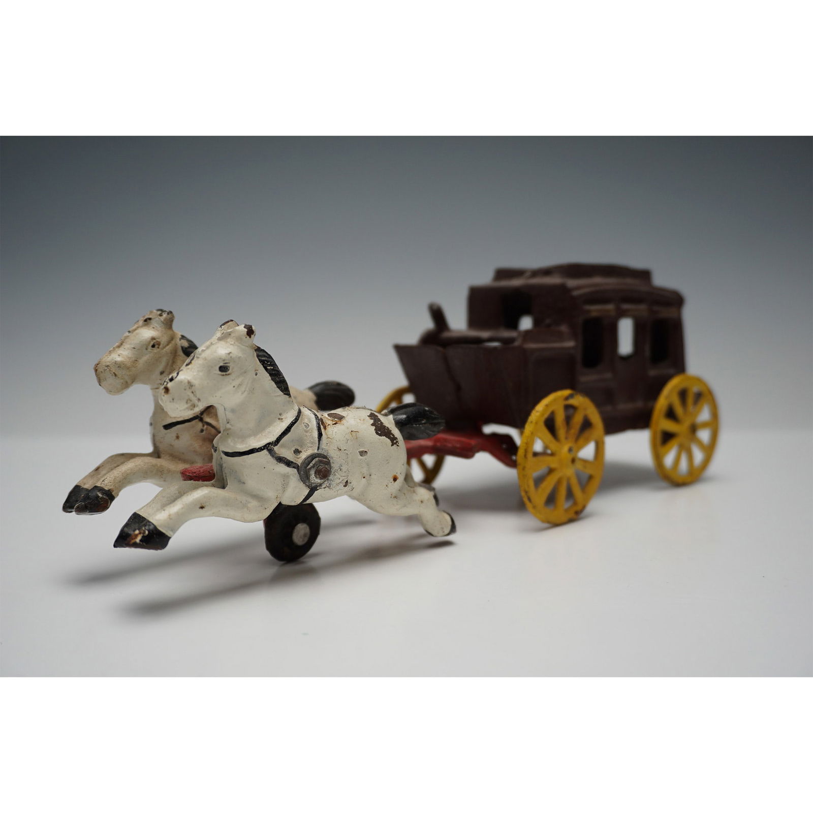 Antique Cast Iron Horse-Drawn Stagecoach Toy (1 of 4)