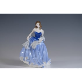 Royal Doulton Classics Figurine, Moonlight Serenade HN 4530