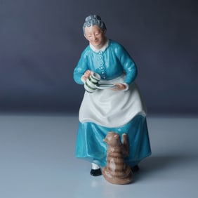 Royal Doulton The Favourite HN 2249 Figurine