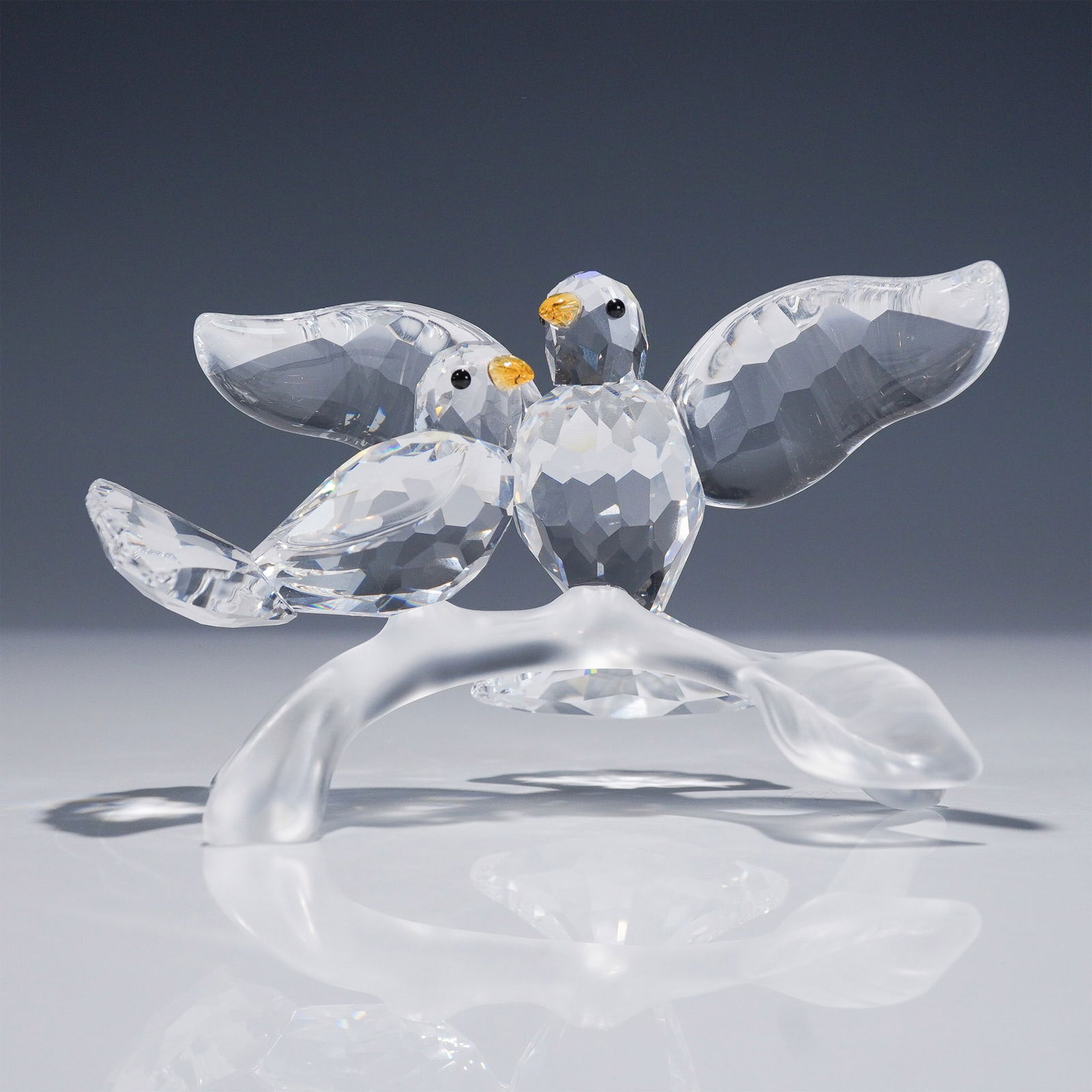 Swarovski Crystal Figurine, Turtle Doves 657378 (1 of 4)