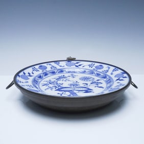 Villeroy & Boch Blue Onion Porcelain Warming Dish with Metal Mounts