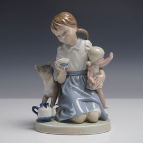 Childs Play 01001280 - Lladro Porcelain Figurine