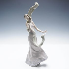 Wind of Peace 1006251 - Lladro Porcelain Figurine