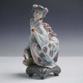 Yuki 1001448 - Lladro Porcelain Figurine