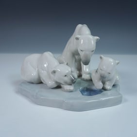 Bearly Love 1001443 - Lladro Porcelain Figurine