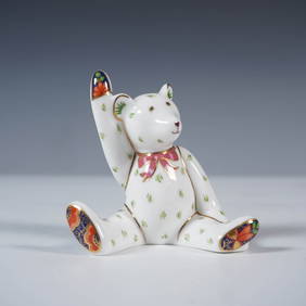 Royal Crown Derby Porcelain Figurine, Victoria Wave Bear (1 of 3)
