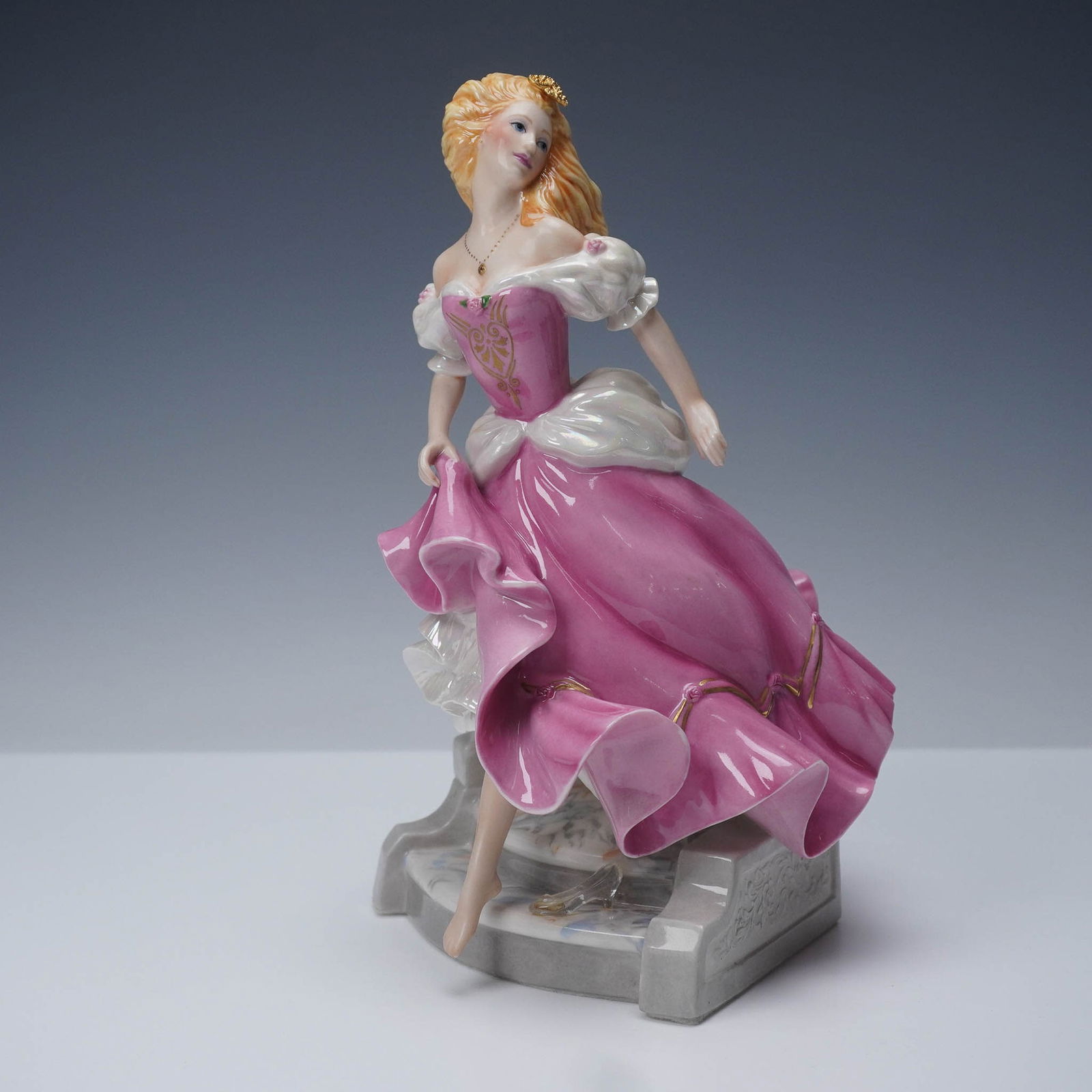 Franklin Mint Porcelain Figurine, Cinderella by Gerda Neaubacher (1 of 4)