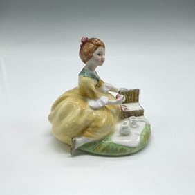 Picnic HN2308 - Royal Doulton Figurine
