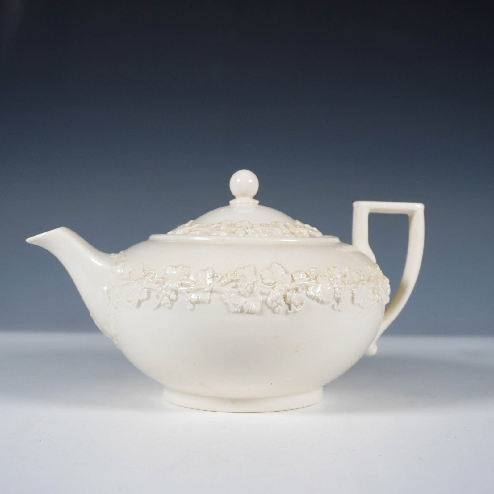 Wedgwood Embossed Queen's Ware Teapot (1 of 5)