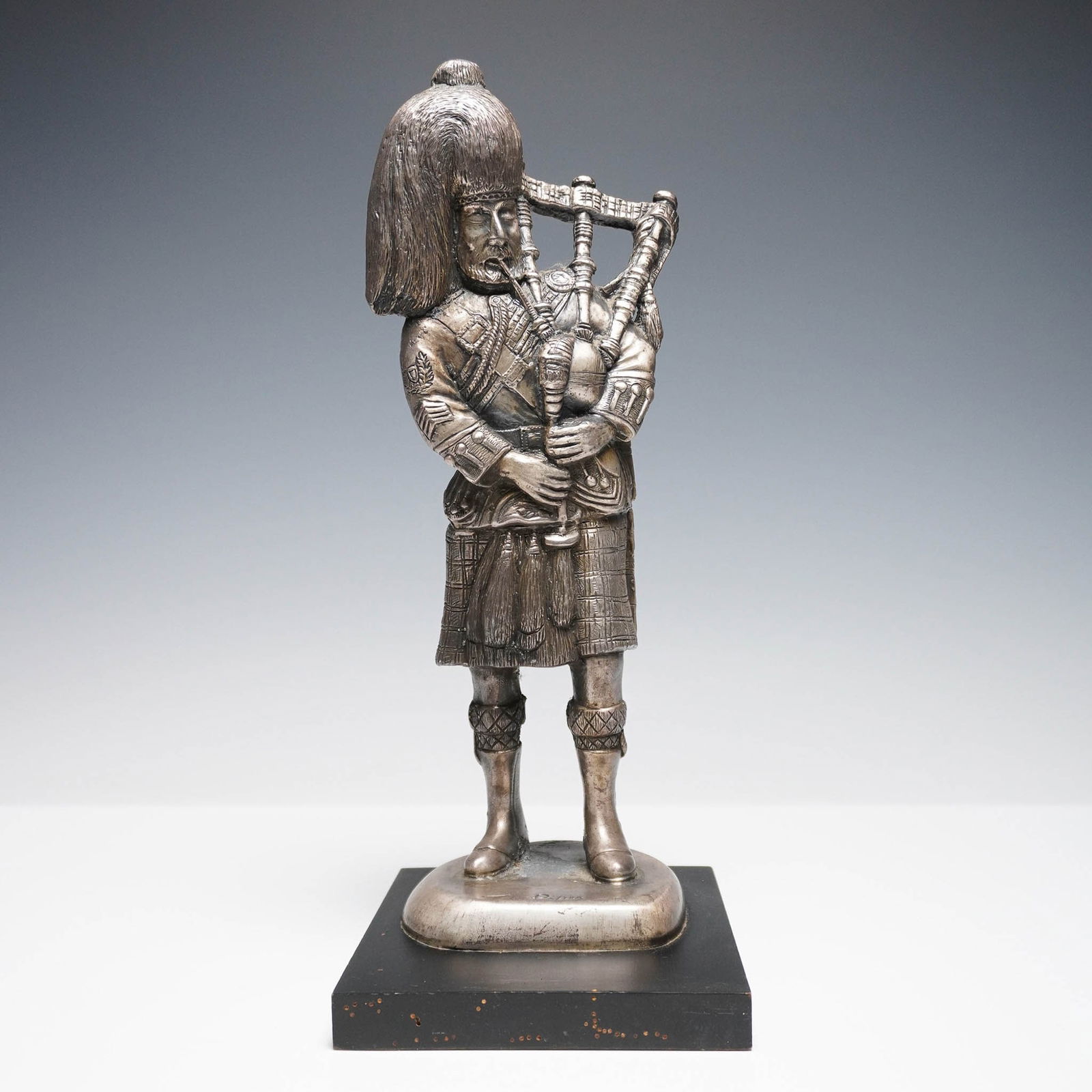 Balfour Silver Bagpiper Sculpture The Piper (1 of 7)