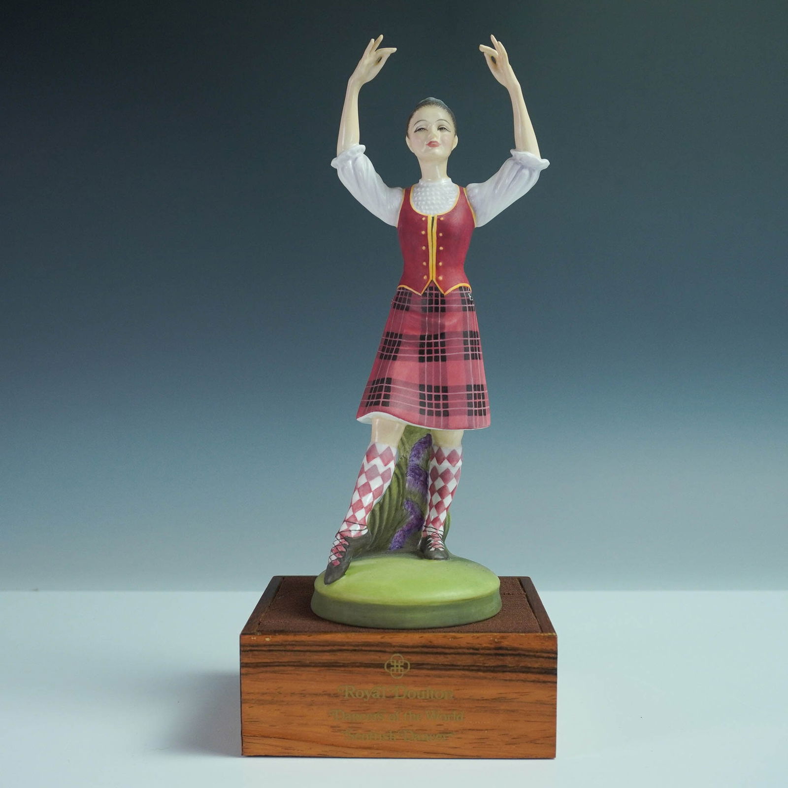 Royal Doulton Dancers of the World LE Scottish Dancer Figurine HN2436 (1 of 6)