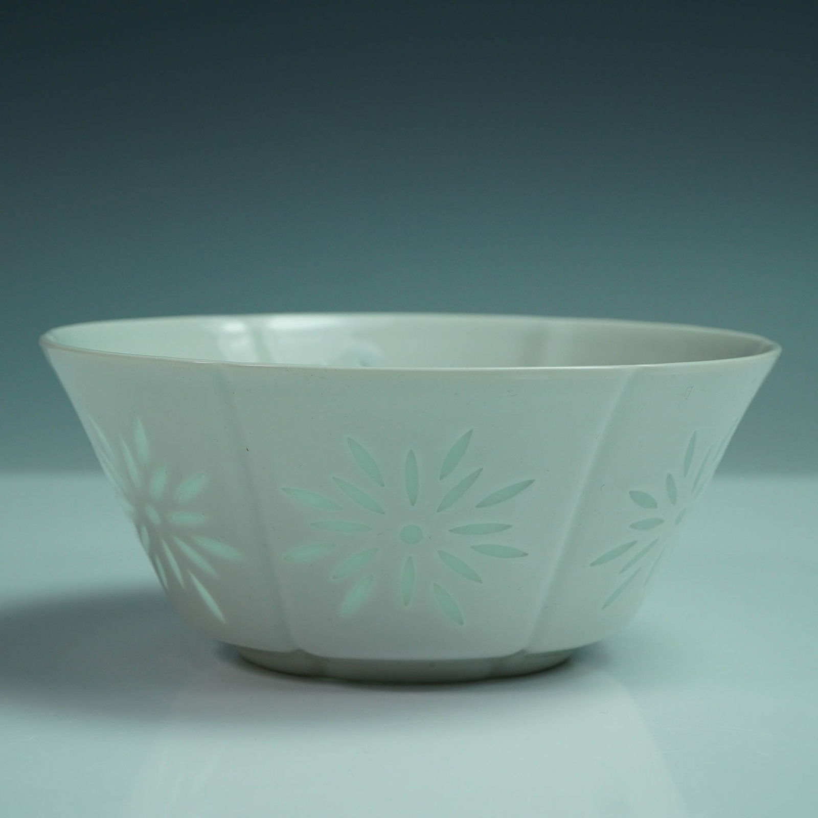 Arabia Enamelware Bowl, Floral Pattern (1 of 4)