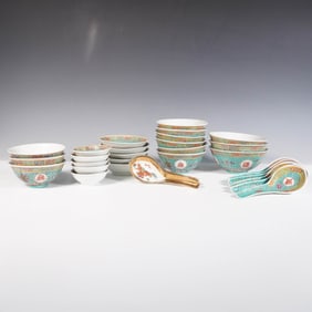 30pc Chinese Famille Rose Porcelain Bowl and Spoon Set
