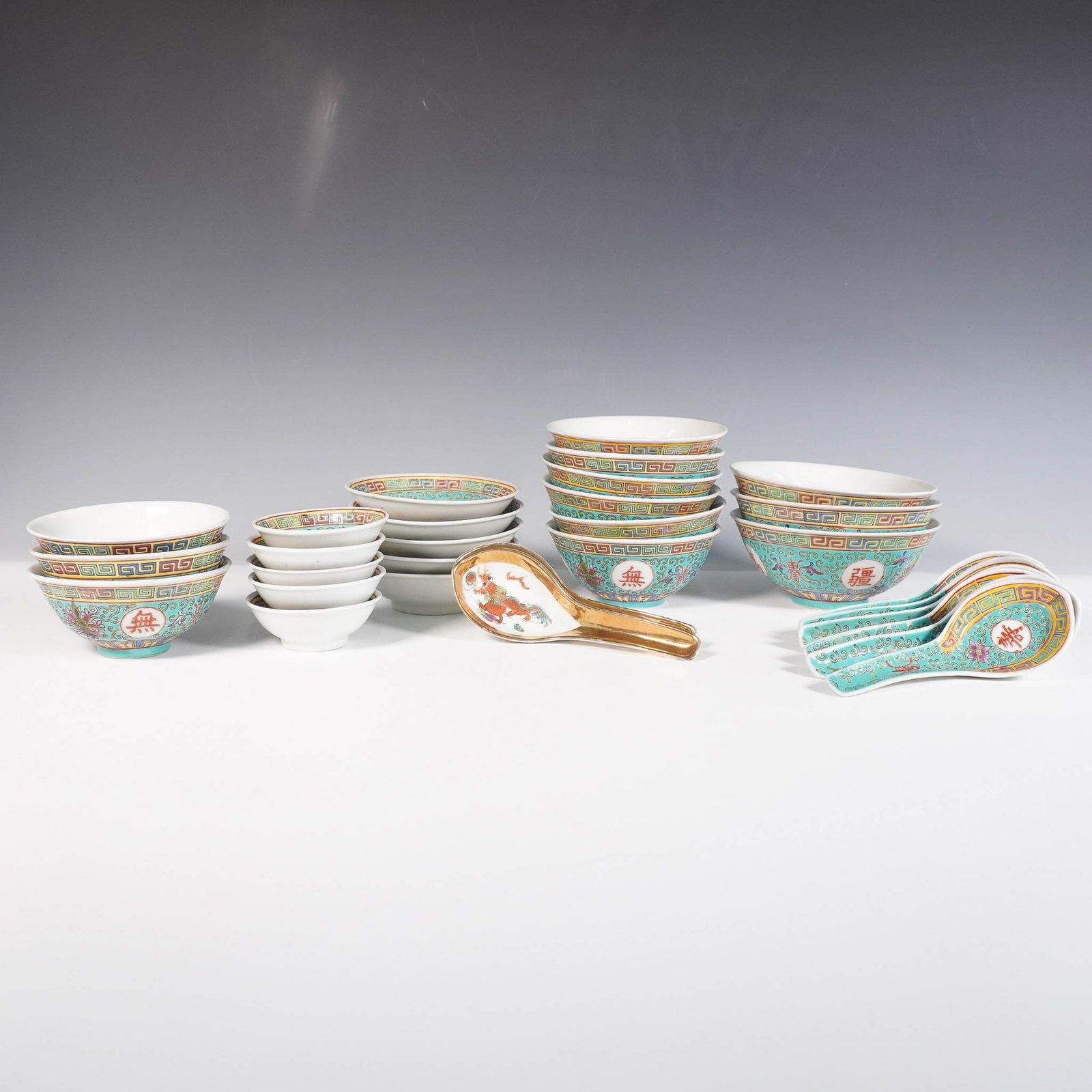30pc Chinese Famille Rose Porcelain Bowl and Spoon Set: An exquisite Chinese porcelain dining set in the traditional famille rose style, renowned for its intricate designs and vibrant color palette. This collection features a harmonious blend of bowls, sma