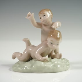 Lladro Porcelain Figurine, Tickling 1005806