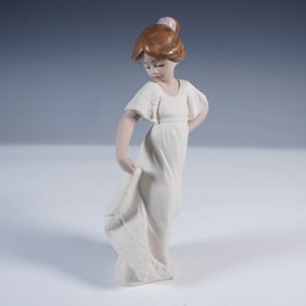 Nao by Lladro Porcelain Figurine, How Pretty