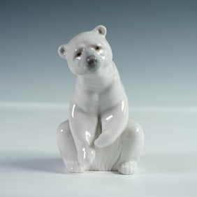 Lladro Porcelain Figurine, Resting Polar Bear 1001208