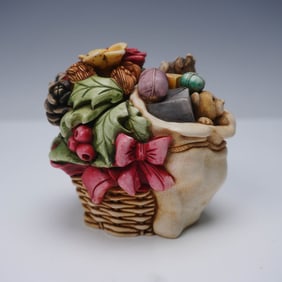 Harmony Kingdom Box Figurine, Winter Bouquet 2000