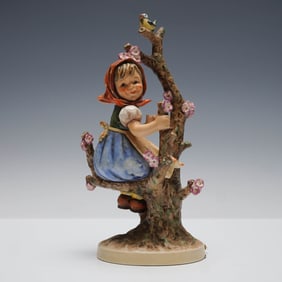 Goebel Hummel Apple Tree Girl Figurine 141/V