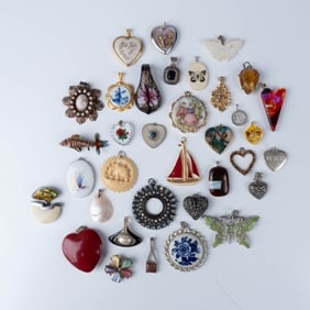 35pc Vintage Decorative Pendants