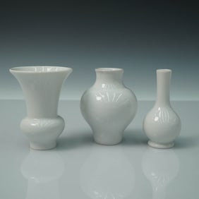 3pc Williamsburg Global Views White Mini Vases