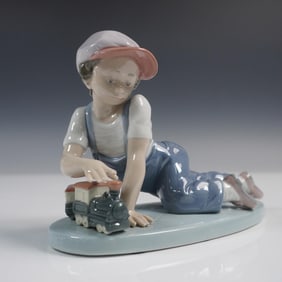 Lladro Porcelain Figurine All Aboard 01007619
