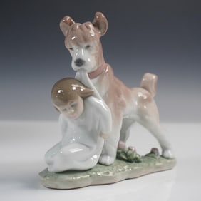 Lladro Porcelain Figurine Safe and Sound 01006556
