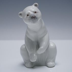 Lladro Porcelain Figurine, Resting Polar Bear 01001208