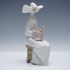 Lladro Porcelain Figurine, Time to Sew 01005501.3